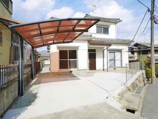 鳥見町３丁目戸建の駐車場