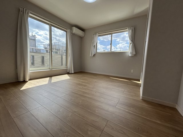 築浅　野田市中野台鹿島町の洋室