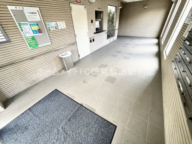 大阪市鶴見区緑２丁目の賃貸マンションのロビー