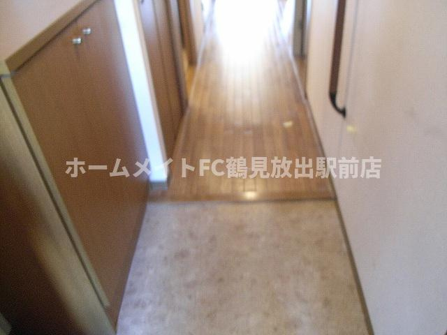 大阪市鶴見区緑２丁目の賃貸マンションの玄関