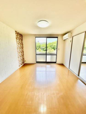 【居間・リビング】 | メゾンブラ・ド・メールA | 使いやすい居間です