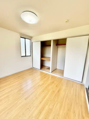 【居間・リビング】 | メゾンブラ・ド・メールA | ゆったりとした居間です