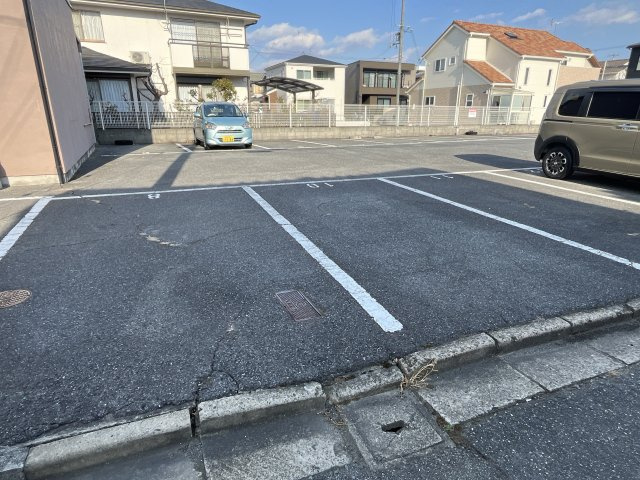 ビレッジ田寺の駐車場