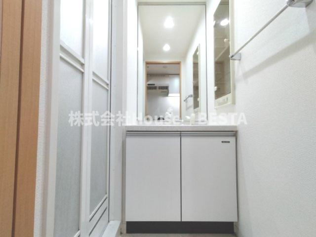 レジディア三宮東の独立洗面台