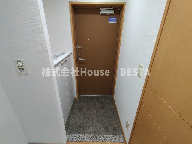 レジディア三宮東の玄関