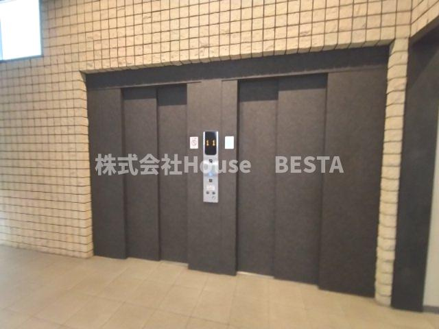 レジディア三宮東のロビー