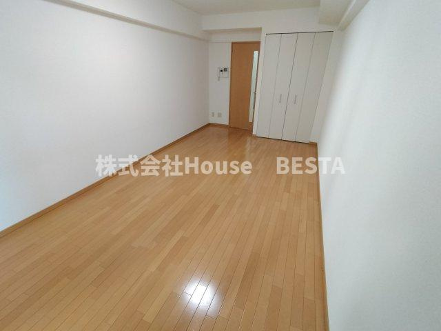 レジディア三宮東の洋室