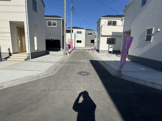 三郷市彦野新築戸建【彦成小学校：6分】の前面道路含む現地写真|中央開発道路
