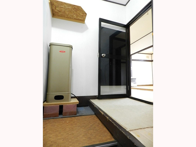 河波コーポの玄関