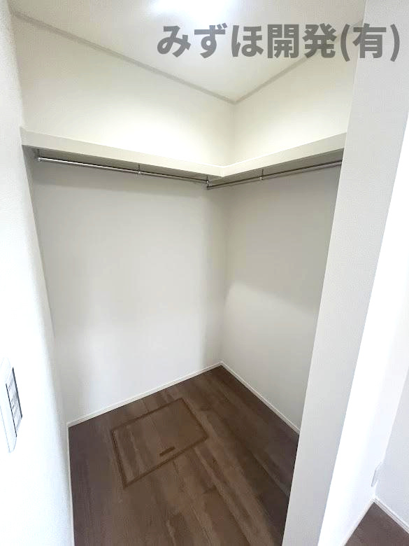 山形市東原町4丁目8-12の収納|１階洋室WIC　枕棚/ポール付きですぐに入居が可能です◎