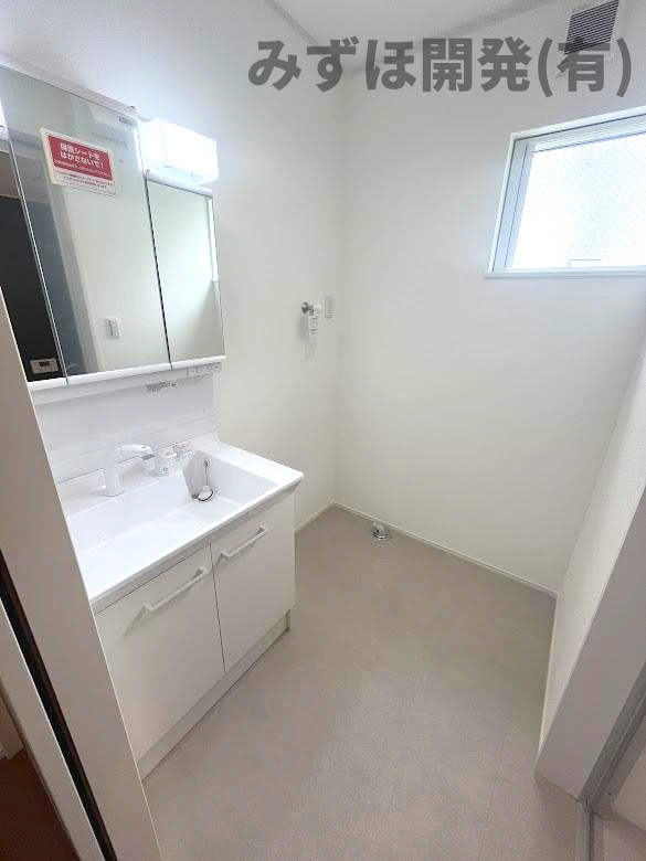 山形市東原町4丁目8-12の脱衣所|洗面脱衣場
洗面化粧台は清潔感のある白を採用！