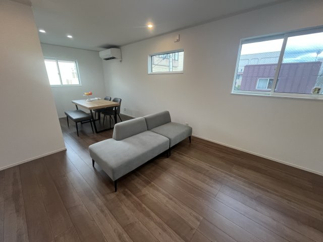 山形市東原町4丁目8-12の居間・リビング|家具プレゼント＋リビングエアコンプレゼント！！
開放感があり使いやすい居間です。