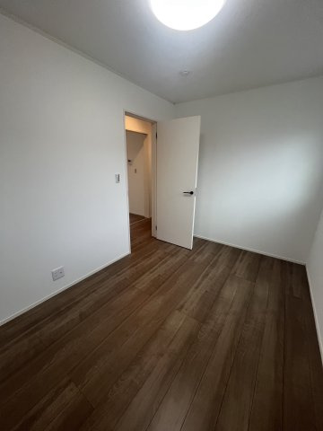 山形市東原町4丁目8-12の洋室|2階の洋室は壁を造作し、3LDKへとなりました!!各部屋へのエアコン設置も可能です◎