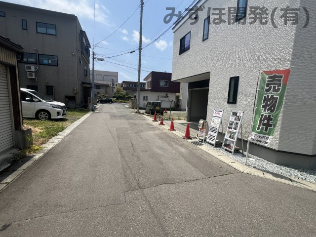 山形市東原町4丁目8-12の前面道路含む現地写真|アクセス良好な立地です