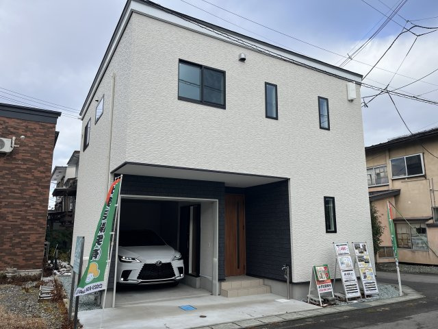 山形市東原町4丁目8-12の外観|落ち着いた雰囲気の外観です
シャッターはリモコン付き！