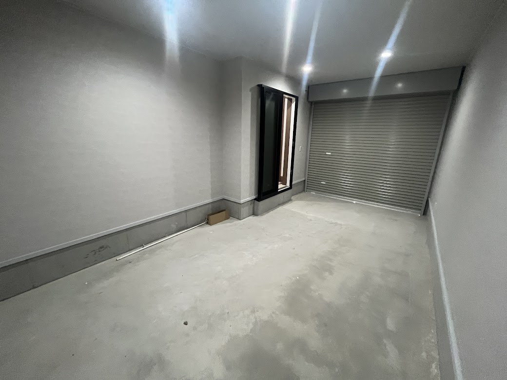 山形市東原町4丁目8-12の駐車場|ガレージ内から家の中に入れます！