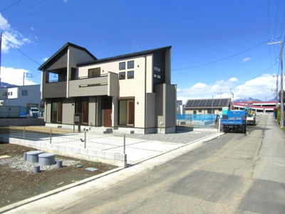 【前面道路含む現地写真】 | ブルーミングガーデン南アルプス市吉田　1号棟 | 前面道路含む現地写真です