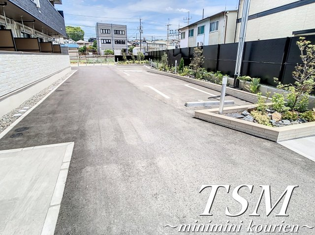 アンジュ　ド　ボヌール　香里園の駐車場
