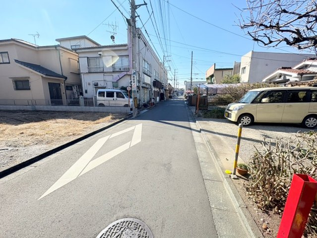 狭山市富士見二丁目　建築条件なし売地　西武新宿線『狭山市駅』バス8分　【入間野小学区】の前面道路含む現地写真