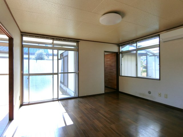 市原貸家２の洋室