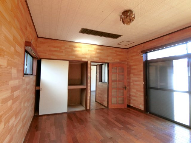 市原貸家２の洋室