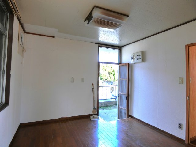 市原貸家２の洋室