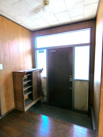 市原貸家２の玄関