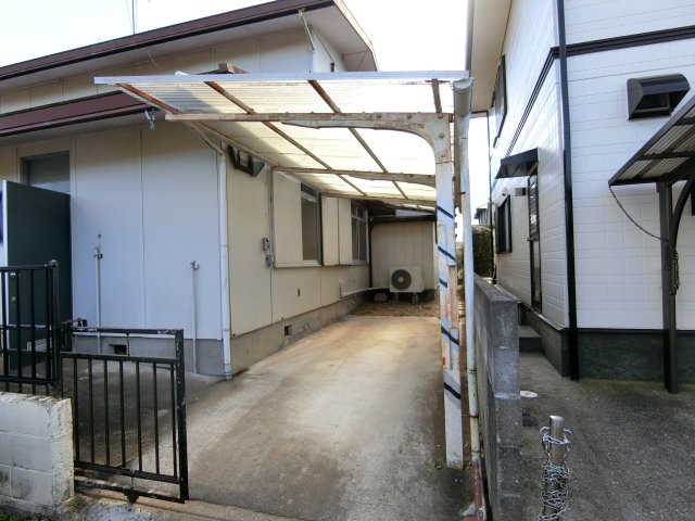 市原貸家２の駐車場