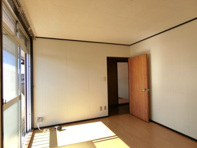 市原貸家２の洋室