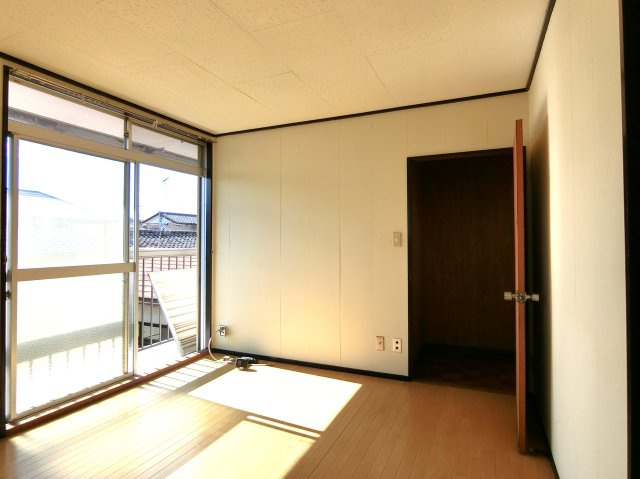 市原貸家２の洋室