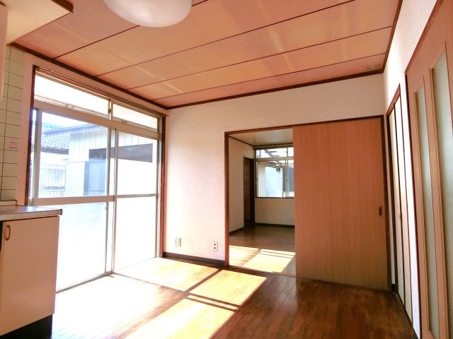 市原貸家２の居間・リビング