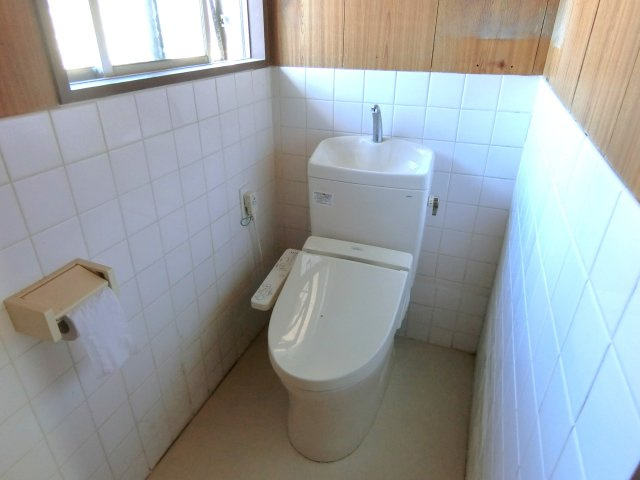 市原貸家２のトイレ