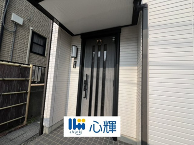 【玄関】 | 宇部市あすとぴあ５丁目中古2階建4LDK+S | 家の顔となる玄関。 ゲストを迎え入れても安心の空間です。

