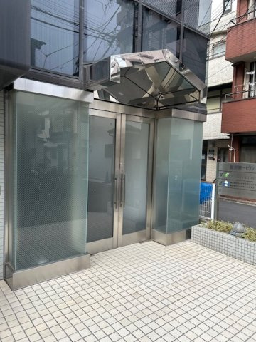 星野第一ビルの玄関