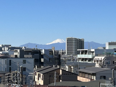【展望】 | エグゼプリュート平間 | リビングの出窓より富士山が望めます。