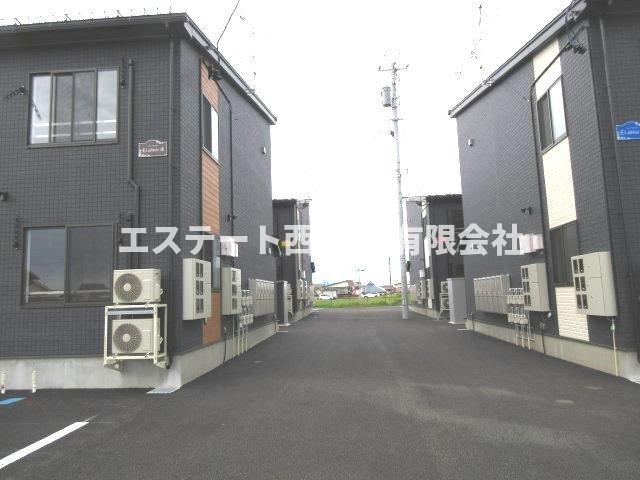 El alivio(エル・アルビオ） Ｄ棟の外観|敷地内に4棟建っています。