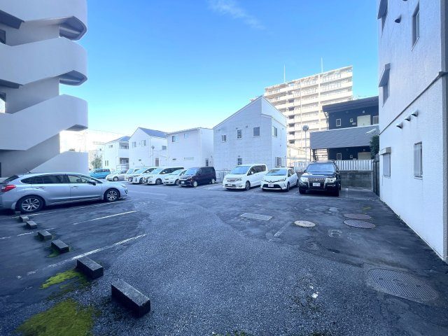 シャルマン南柏の駐車場