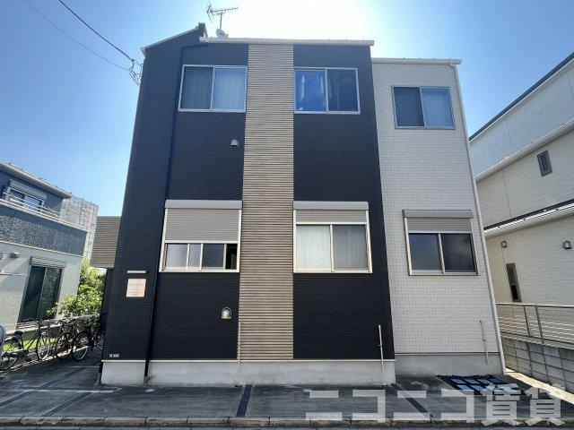 足立区西加平１丁目のアパートの外観