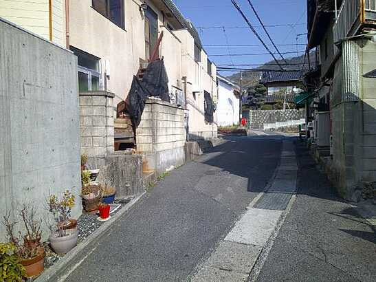 【前面道路含む現地写真】