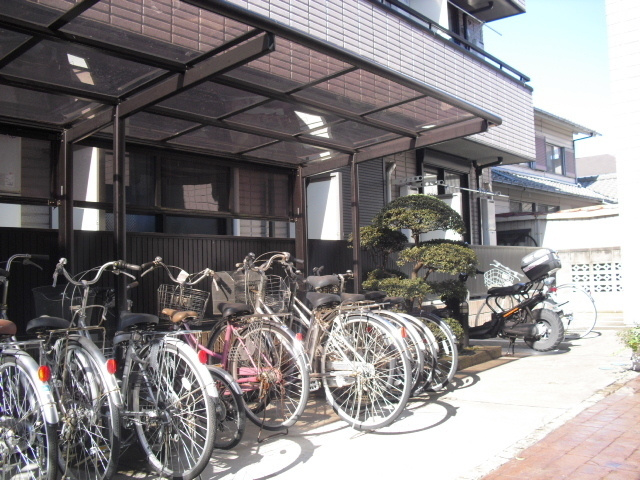 カーサ・デ・ピーノⅠの駐車場|敷地内駐輪場