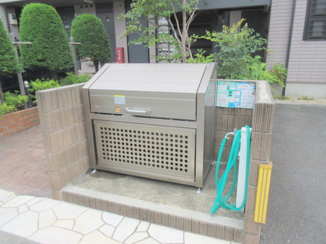 カーサ・デ・ピーノⅠのその他共用部分|敷地内ダストボックス