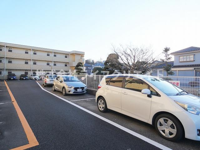 ラ・ポワールの駐車場