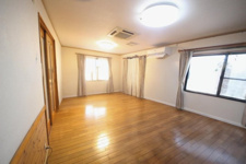 長井３丁目　中古住宅（敷地100坪超×建坪45坪超）の画像