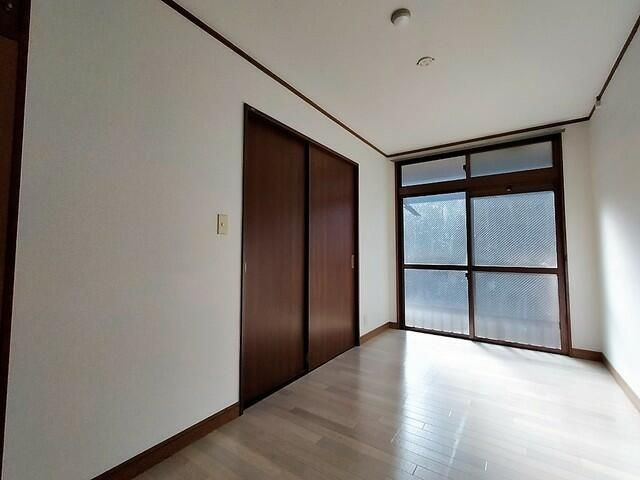 小川マンションの洋室