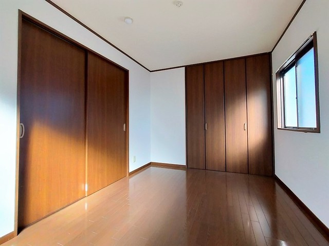 小川マンションの洋室