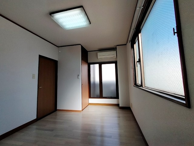 小川マンションの居間・リビング