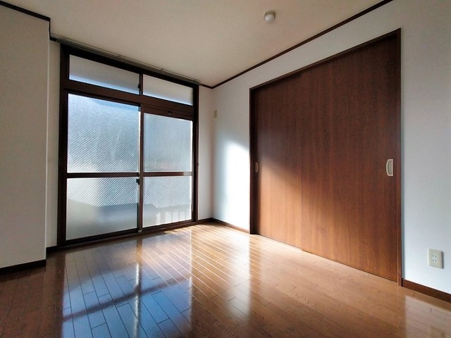 小川マンションの寝室