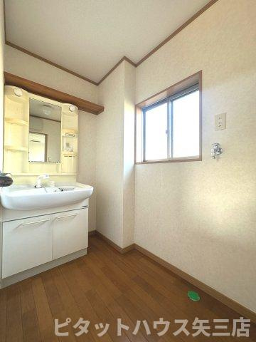 ビレッジ北原の洗面所|広い洗面スペース