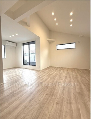 【居間・リビング】 | 【仲介手数料３００万円が無料！】■リビング吹抜け天井■田園調布の高台■ダブル住宅性能評価