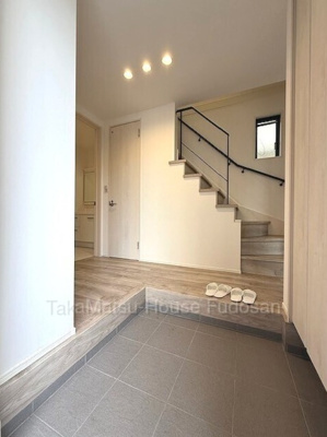 【玄関】 | 【仲介手数料３００万円が無料！】■リビング吹抜け天井■田園調布の高台■ダブル住宅性能評価